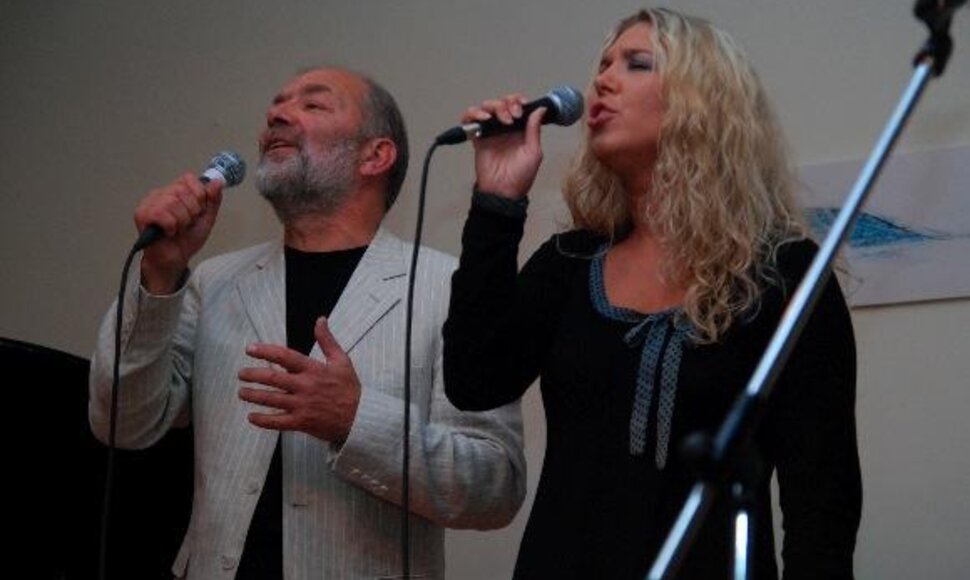 Vidas Petkevičius su dukra Aiste albumo &bdquo;Keleivis&ldquo; pristatyme