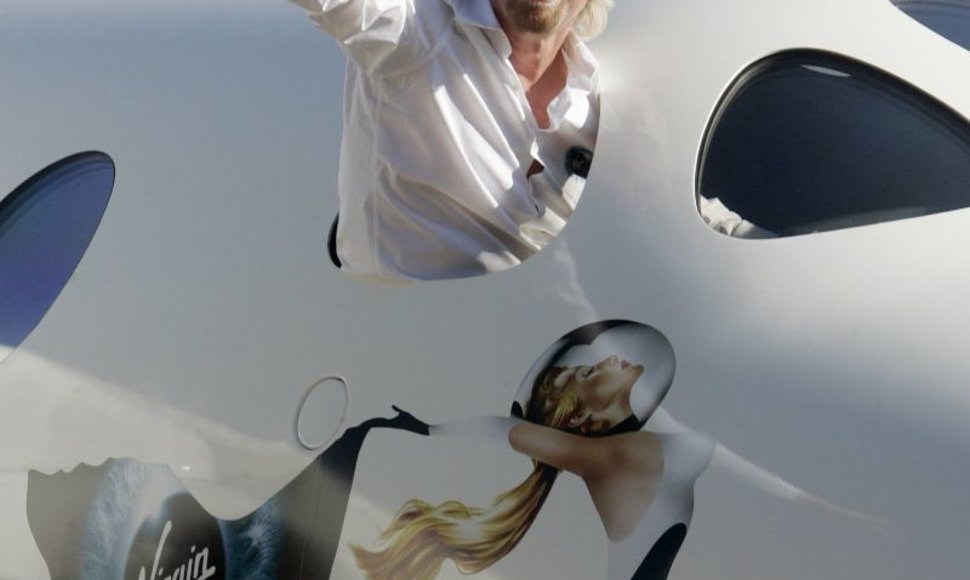 Richardas Bransonas pristato futuristinį lėktuvą