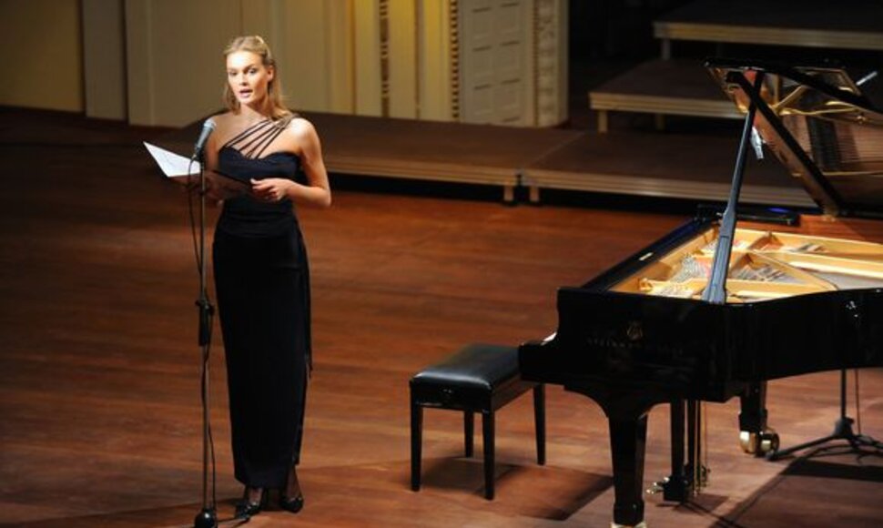 Vakaro programą pristatė „Mis Lietuva 2007“ Jurgita Jurkutė.