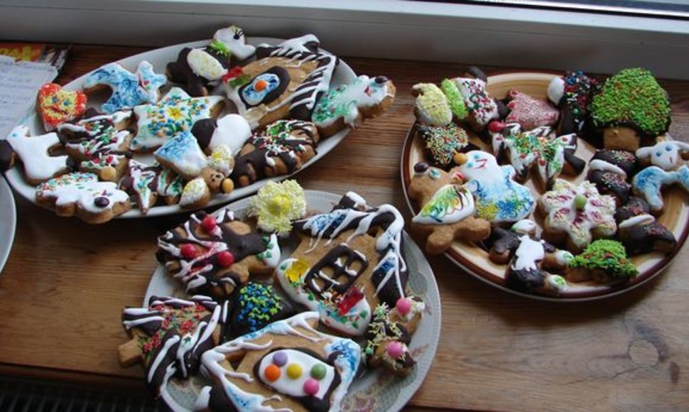 Margaspalviai, įvairių formų kalėdiniai sausainiai