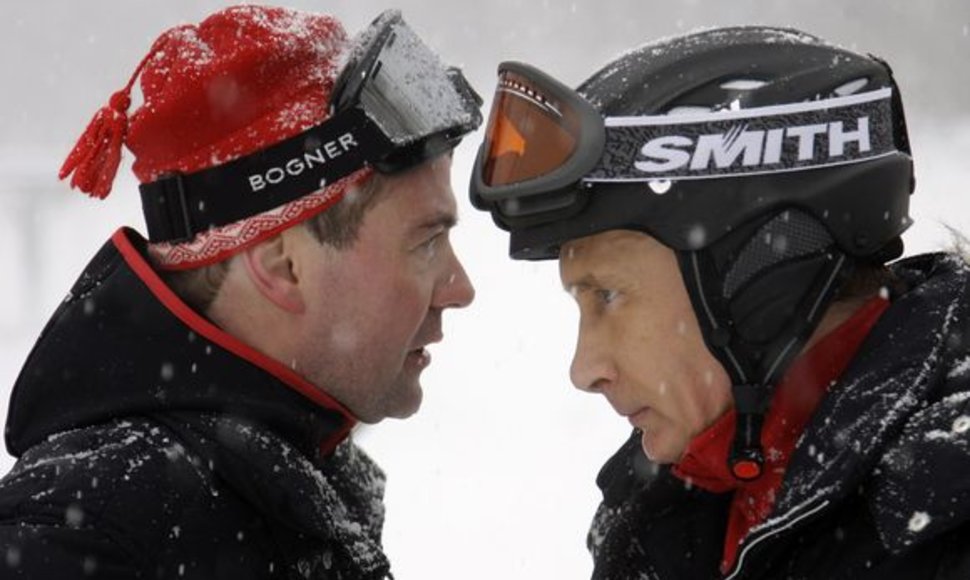 Dmitrijus Medvedevas ir Vladimiras Putinas kalnuose