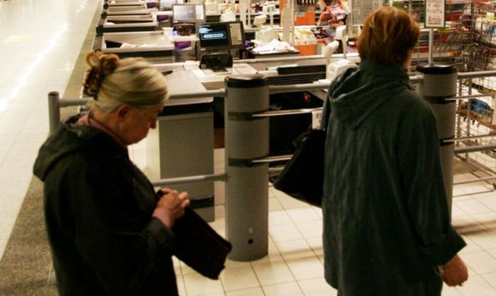 Pasikeitus mokesčiams, verslininkų kišenes tuštino ir papildomas mokestis už kasų aparatų perprogramavimą.