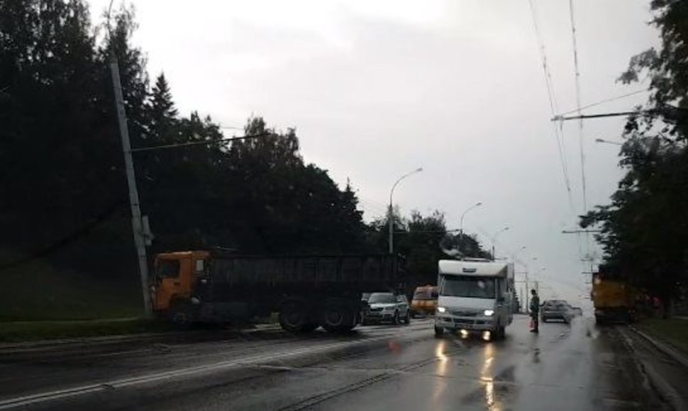 Sunkvežimio avarija Vilniuje