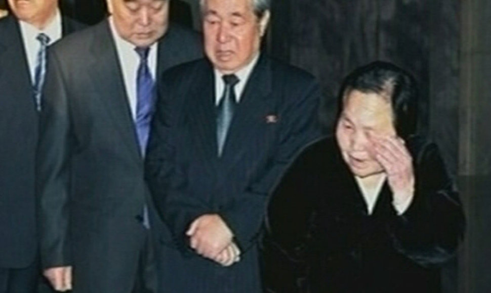 Ju Kyu Changas (antras iš dešinės)