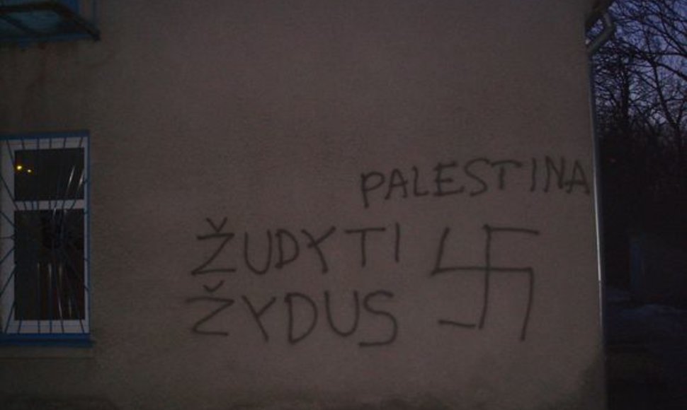 Išniekintas žydų bendruomenės pastatas Klaipėdoje.