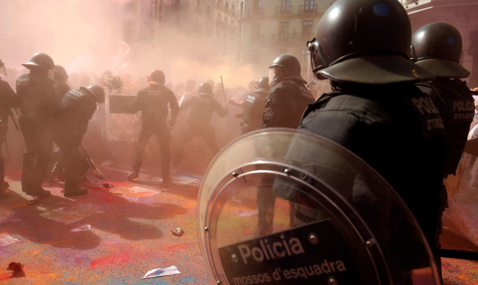 Barselonos centre policija susirėmė su Katalonijos separatistais