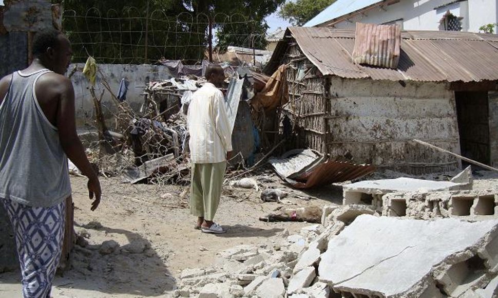 Somalio sostinėje mirtininkas susprogdino užminuotą automobilį.