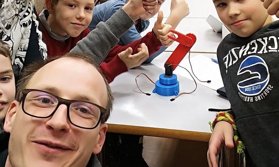 Šilutėje robotų mokyklą įkūręs iš Švedijos grįžęs programuotojas – tarp nominantų „Globalios Lietuvos apdovanojimuose“. 