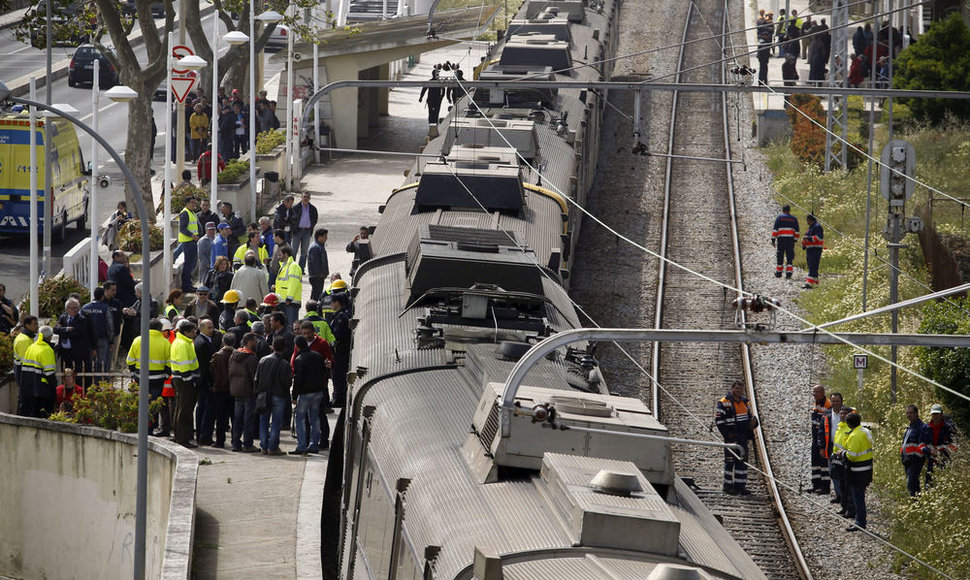 Portugalijoje susidūrė du traukiniai. 