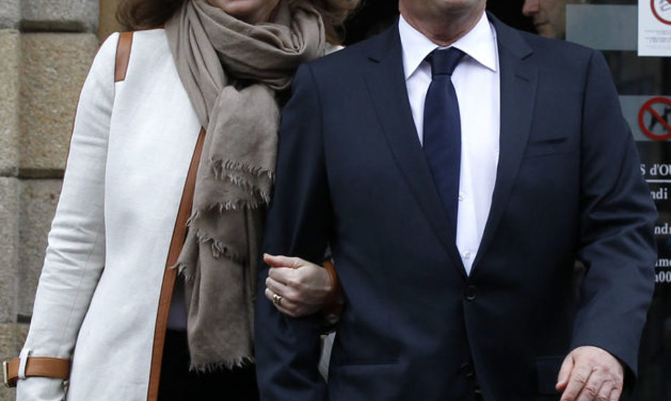 Francois Hollande'as ir jo palydovė Valerie Trierweiler 