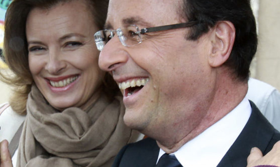 Francois Hollande'as ir jo palydovė Valerie Trierweiler 