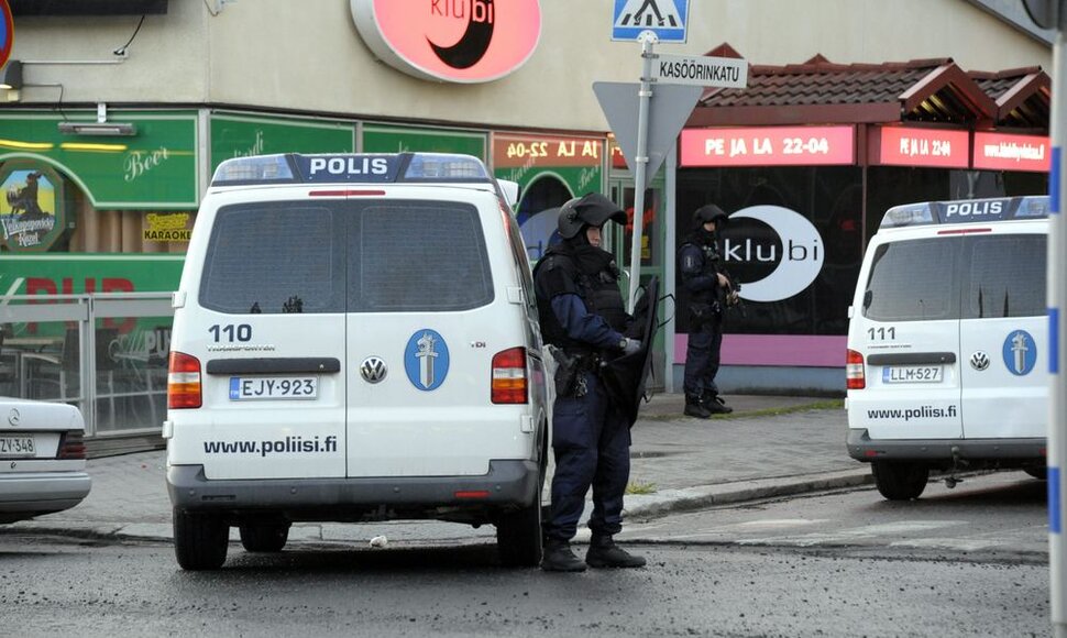 Suomijos pietuose naktį ginkluotas a&scaron;tuoniolikmetis nužudė du ir sužeidė septynis žmones.