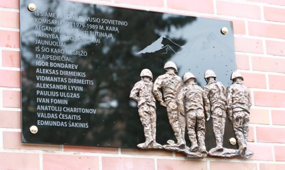 Klaipėdoje prie pastato Vytauto g. 7 (buvęs sovietinis komisariatas) vyko atminimo lentos, iš Afganistano karo 1979–1989 metais negrįžusiems klaipėdiečiams atminti, atidengimo iškilmės. 
