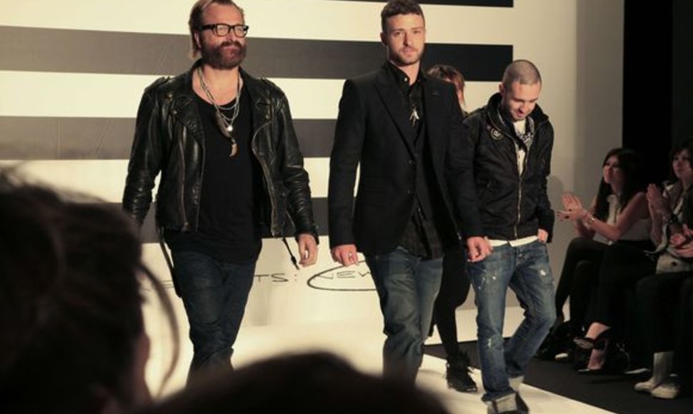 J.Timberlake‘as su kolegomis, jų bendros linijos „William Rast“ dizaineriais Johanu Lindebergu, jo žmona Marcella ir geriausiu draugu Trace‘u Ayala viename Niujorko mados savaitės renginių. 