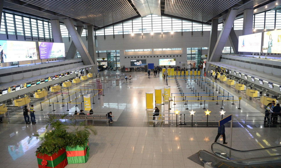 Filipinus talžantis taifūnas Kammuri privertė uždaryti Manilos oro uostą. 