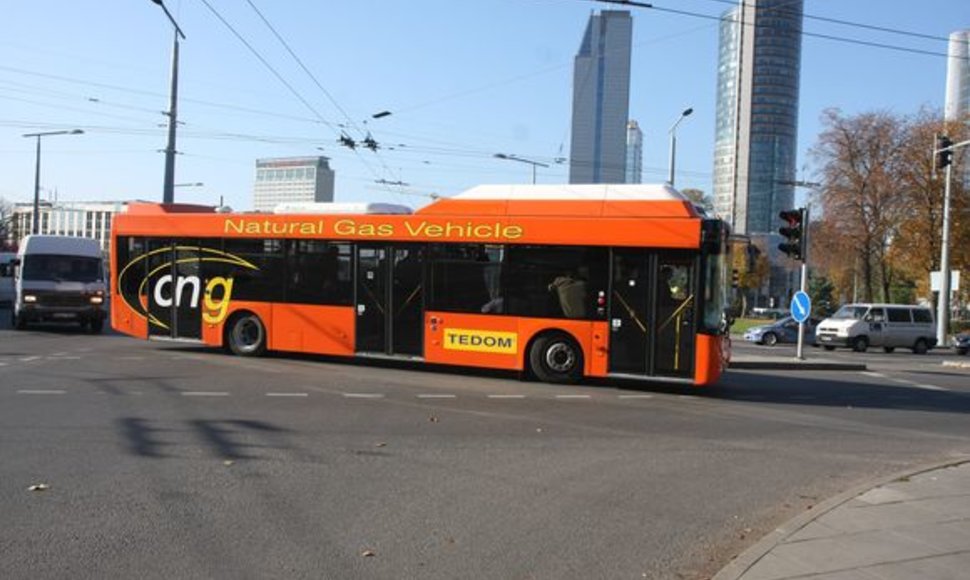 Ekologiški autobusai mieste važiuoja jau beveik pusmetį, tačiau projektas pakibo ant plauko – prokurorai aiškinsis, ar transporto modernizavimo sutartis buvo skaidri.