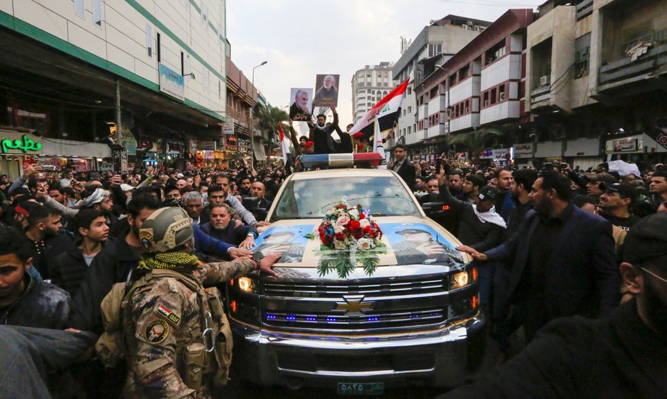 Gedulo procesija Bagdade Irano generolo Qasemui Soleimani ir Irako sukarintų pajėgų vadui Abu Mahdi al Muhandisui