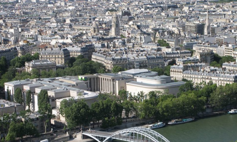 Prancūzijos sostinės vaizdas, atsiveriantis iš Eifelio bokšto.