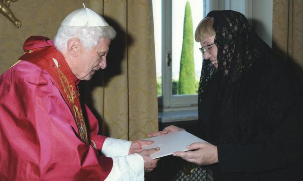 Naujoji Lietuvos ambasadorė prie Šventojo Sosto Irena Vaišvilaitė įteikė skiriamuosius raštus popiežiui Benediktui XVI. 