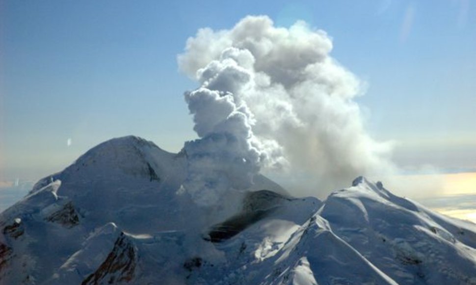 Aliaskoje išsiveržė Redauto ugnikalnis.