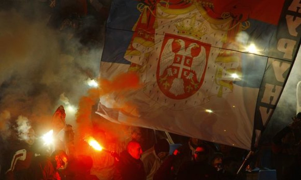 Serbijos futbolo rinktinės gerbėjai per rungtynes susirėmė su policija.