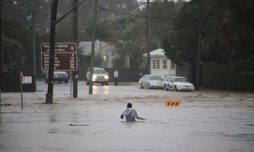 Australijos rytinę pakrantę siaubia potvynis.
