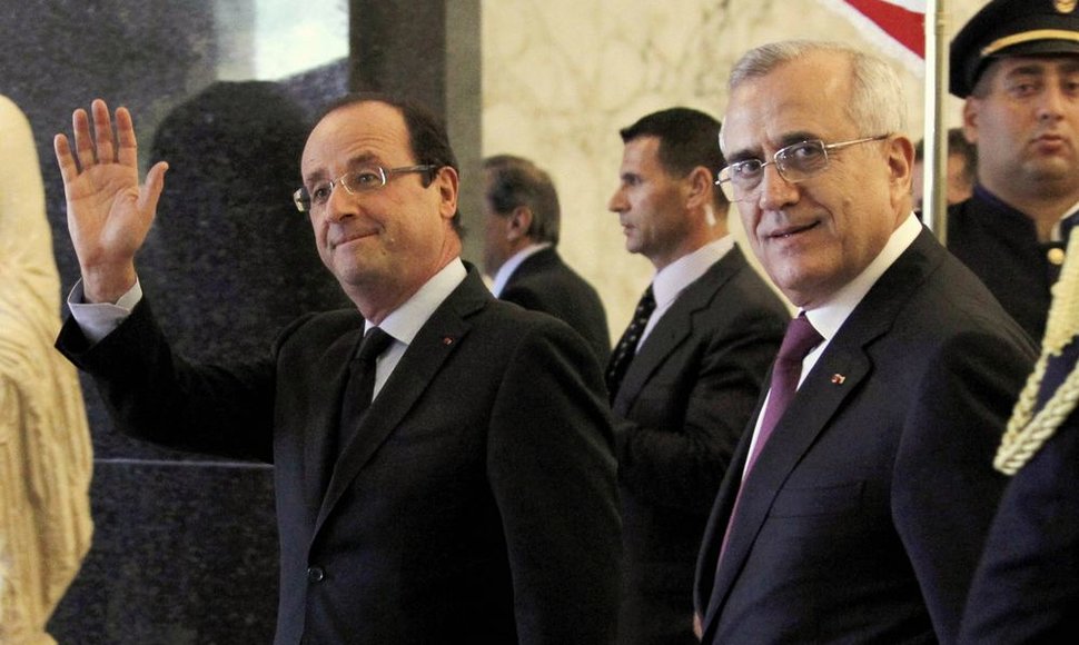 Prancūzijos prezidentas Francois Hollande'as sekmadienį atvyko į Beirutą trumpo vizito. 