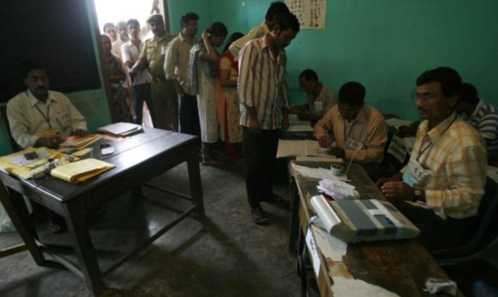 Indijoje prasidėjo antrasis rinkimų ratas.