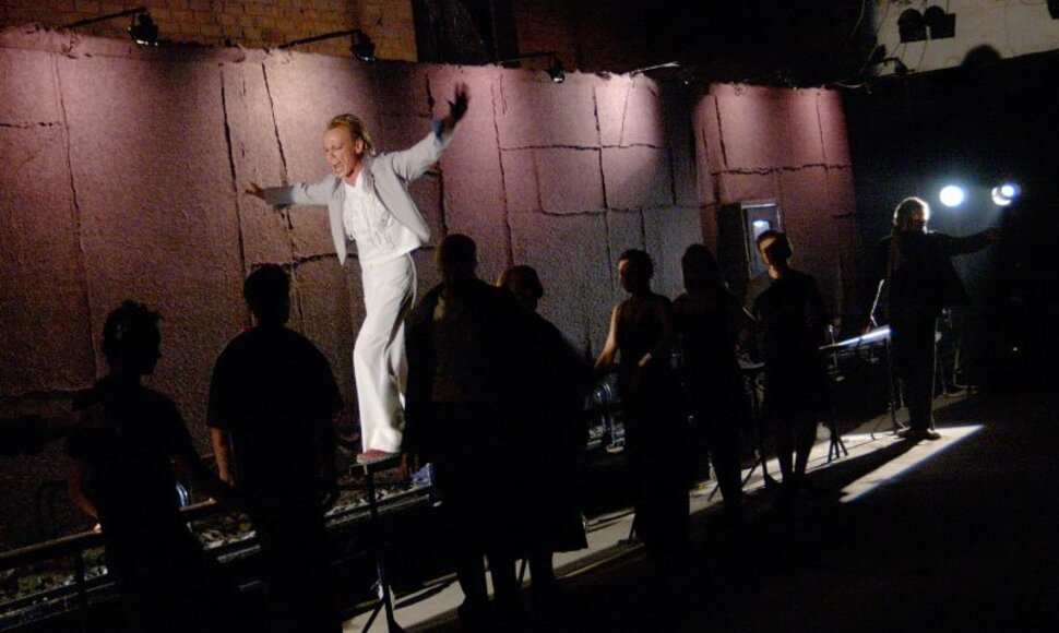 Kauno dramos teatre – sugrįžusi G.Varno „Tolima šalis“.