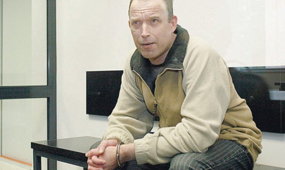 Vieno garsiausių Lietuvos boksininkų nužudymu kaltinamas jos svečias Arvydas Bartosevičius savo kaltės nepripažįsta.