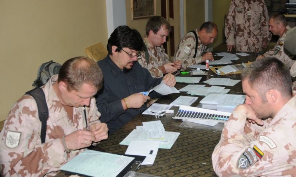 Afganistane tarnaujantys Lietuvos kariai dalyvavo Lietuvos prezidento rinkimuose.