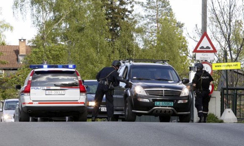 Norvegijos sostinės Oslo priemiestyje užpuolikas pirmadienį nušovė dvi moteris ir nusišovė pats.