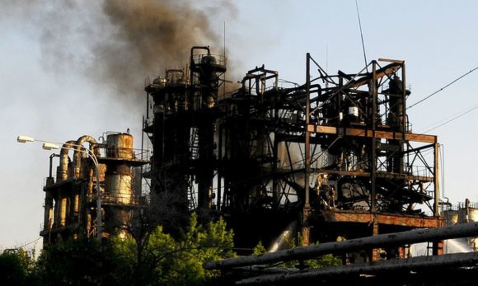 Kilo gaisras Armėnijos gumos gamykloje. 
