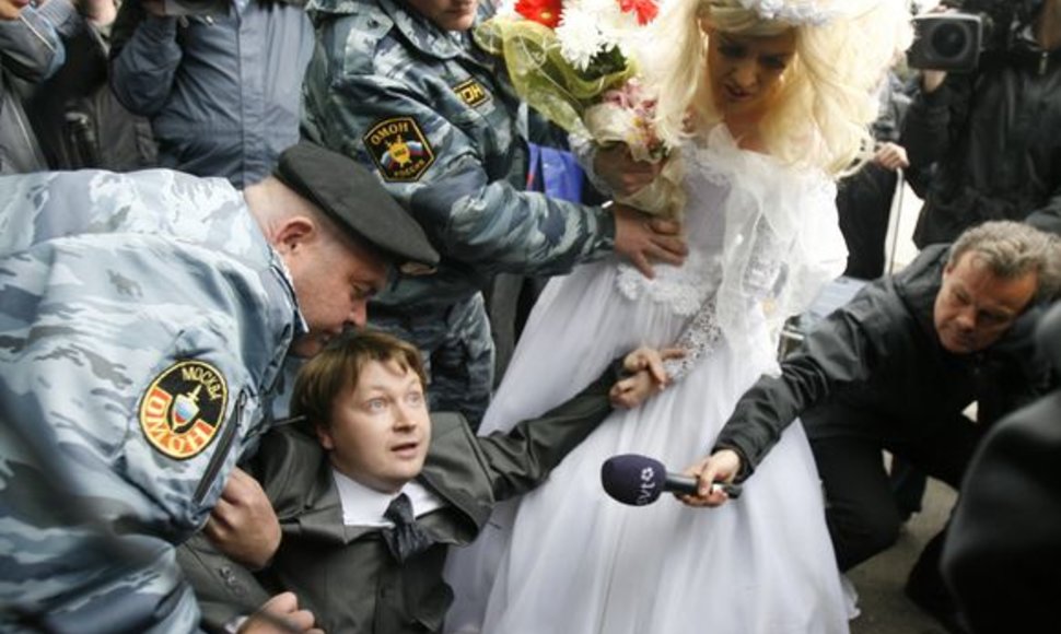 Prieš Eurovizijos finalą Maskvos milicija sulaikė 25 surengtos gėjų protesto akcijos dalyvius.