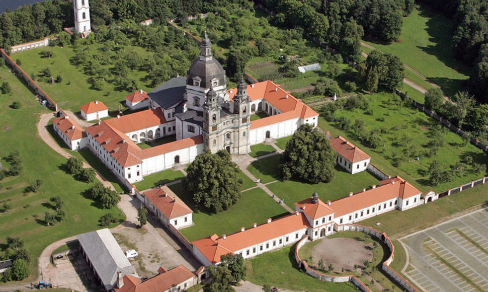 Apie nuošalioje vietoje pastatytą Pažaislio vienuolyno ansamblį jau kelis šimtmečius sklinda daug legendų.