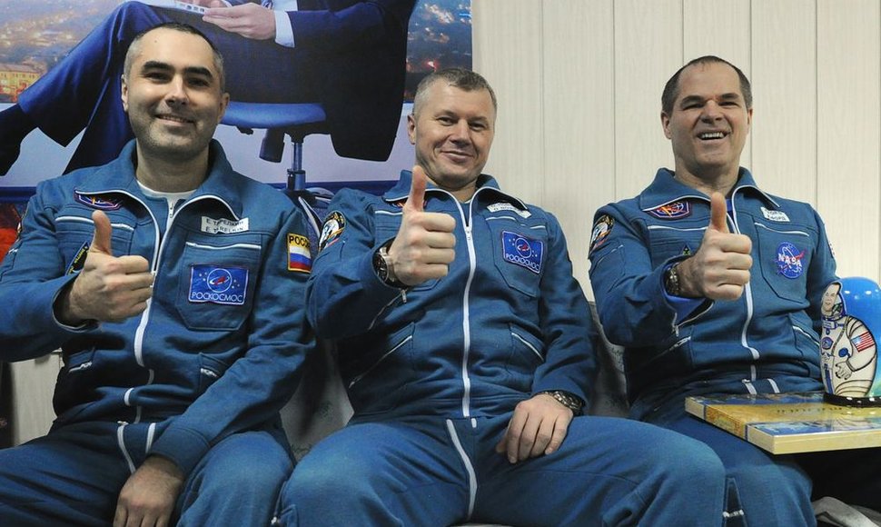 JAV astronautas Kevinas Fordas ir du Rusijos kosmonautai – Olegas Novickis bei Jevgenijus Tarelkinas