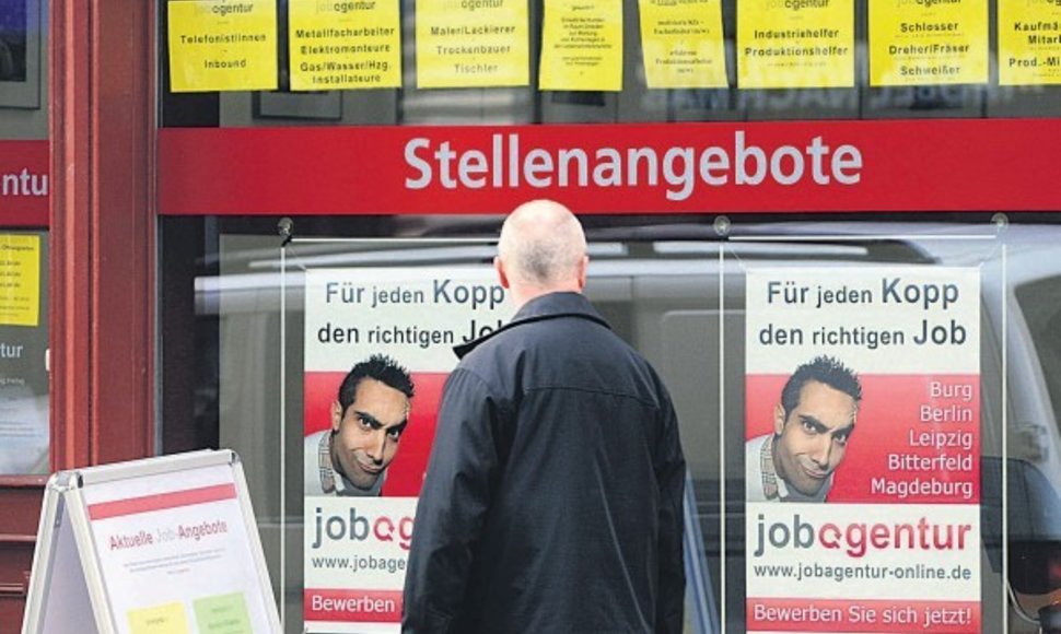 Rytų Vokietijoje daug žmonių ieško darbo.
