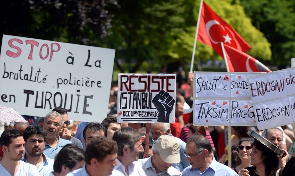 Turkijoje tęsiasi protestai.
