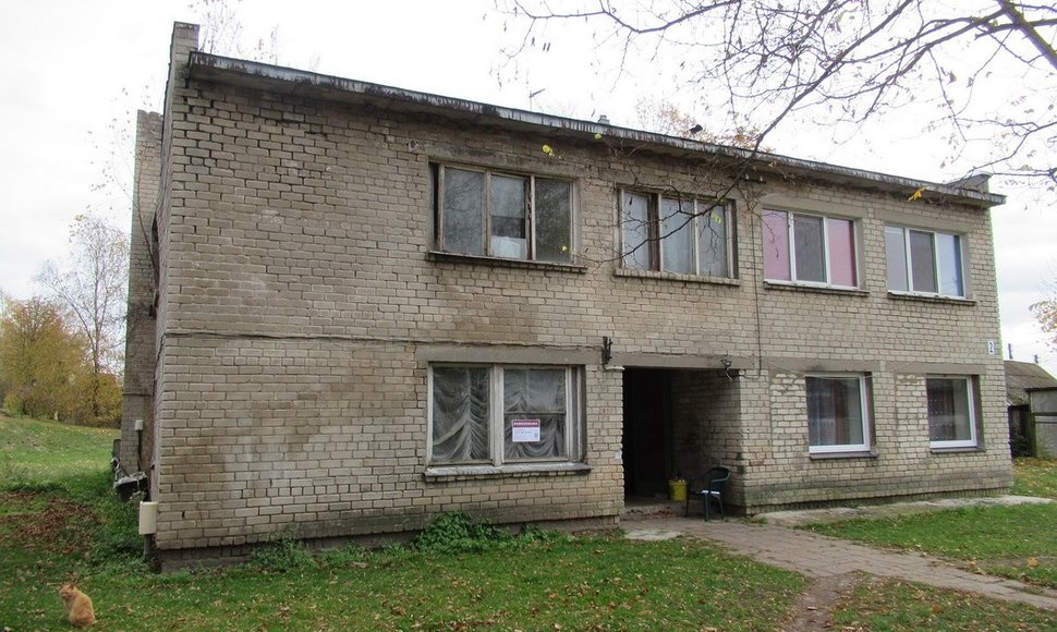 Kaišiadorių rajone parduodamas dviejų kambarių butas šiame name.