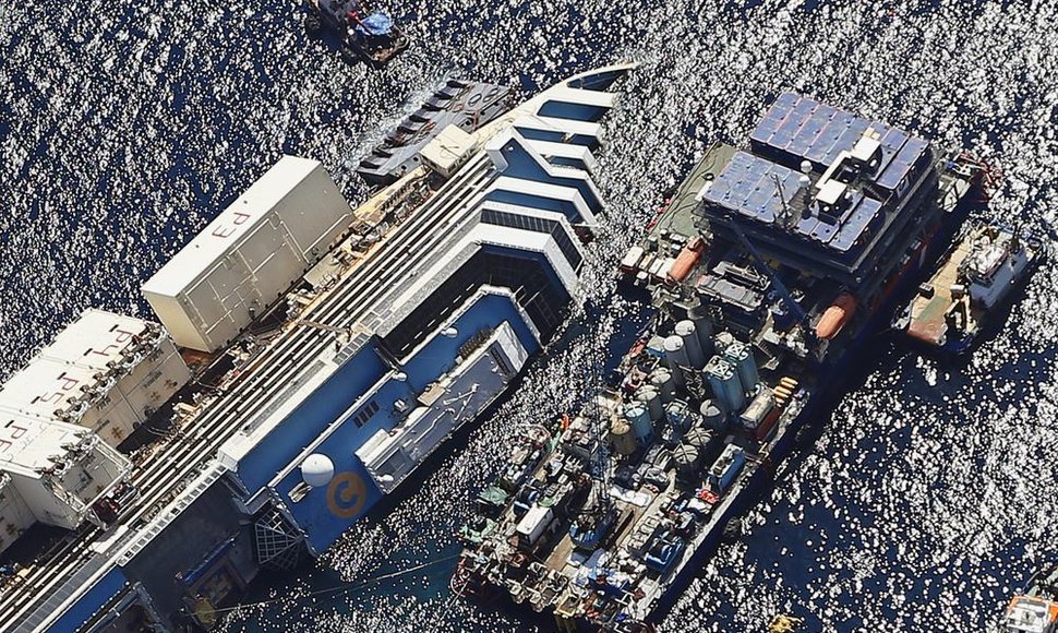 Džiljo salos pakrantėje netrukus prasidės laivo „Costa Concordia“ iškėlimas.