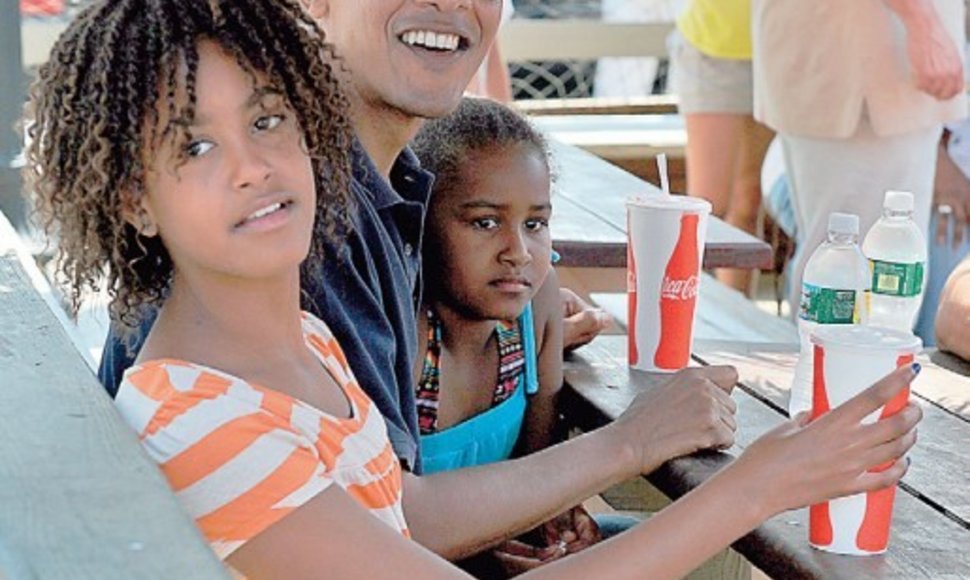 Saloje B. Obama su dukromis mėgo eiti į greitojo maisto restoranus.