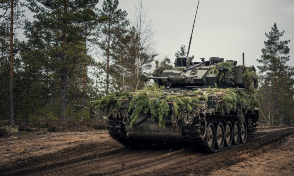 Latvija ketina Ukrainai perduoti britiškus šarvuočius „Combat Vehicle Reconnaissance (Tracked)“ geriau žinomus sutrumpintai CVR(T).