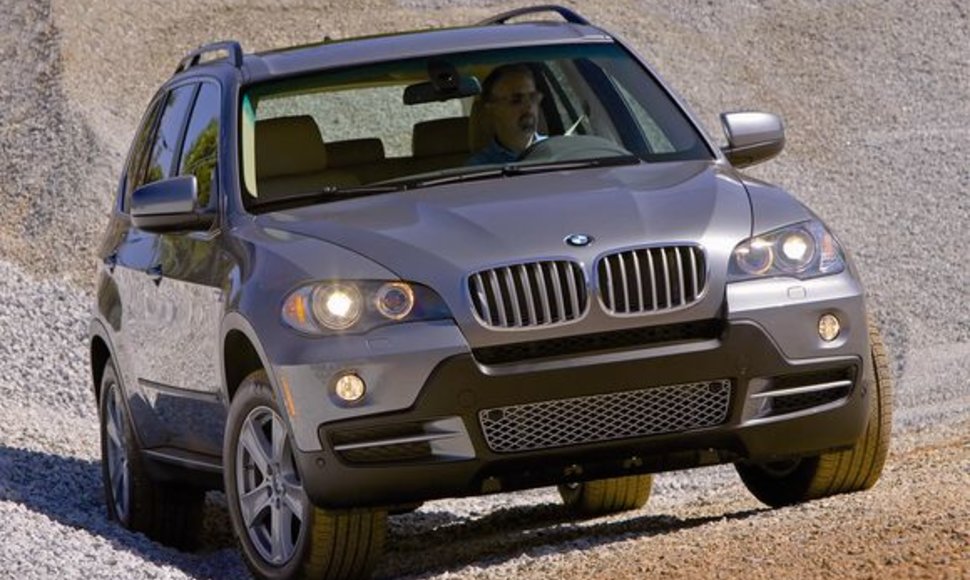 Legendinis BMW X5 švenčia 10 metų jubiliejų.