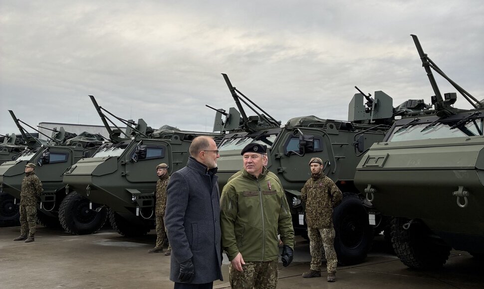 Latvija įvykdė savo pažadą perduoti Ukrainai 42 „Patria 6x6“ šarvuotus transporterius.