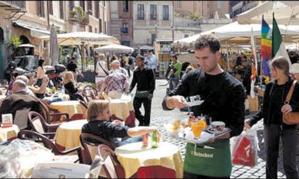 Italai pietų pertraukas leidžia kavinėse.