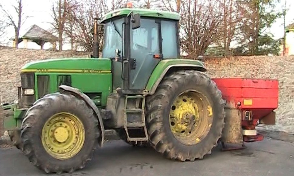 Surengę pasalą Šiaulių pasieniečiai atskleidė traktorių vagystę.