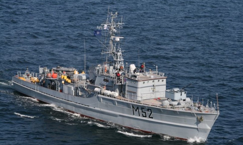 Lietuvos karo laivas dalyvauja tarptautiniuose kariniuose mokymuose Baltijos jūroje.