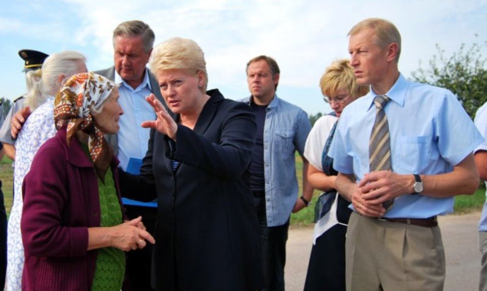 Prezidentė D.Grybauskaitė lankosi labiausiai nuo stichijos nukentėjusiuose rajonuose.