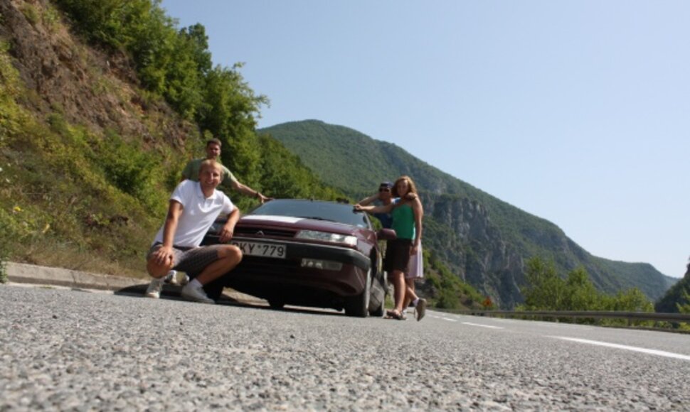Keturi VU Ekonomikos fakulteto studentai aliejumi varomu automobiliu apkeliavo Balkanų pusiasalį.