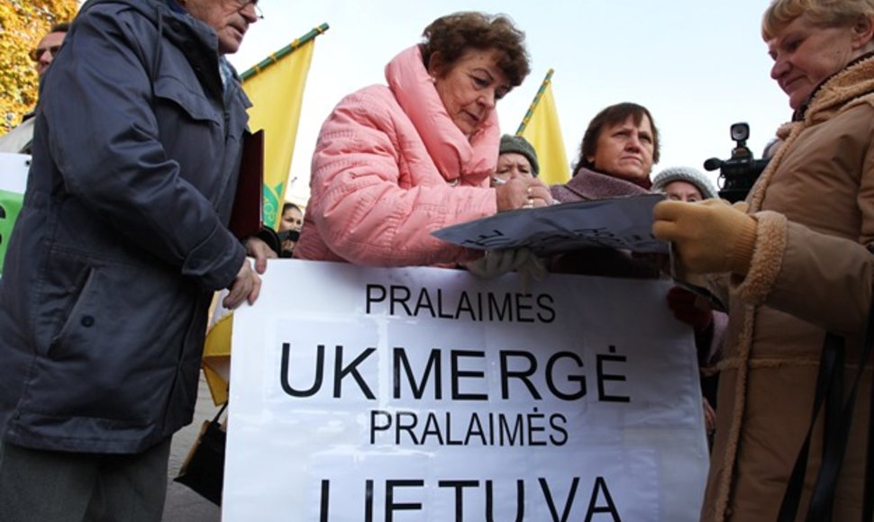 Prie Prezidentūros – protesto akcija dėl padėties Ukmergės šilumos ūkyje.